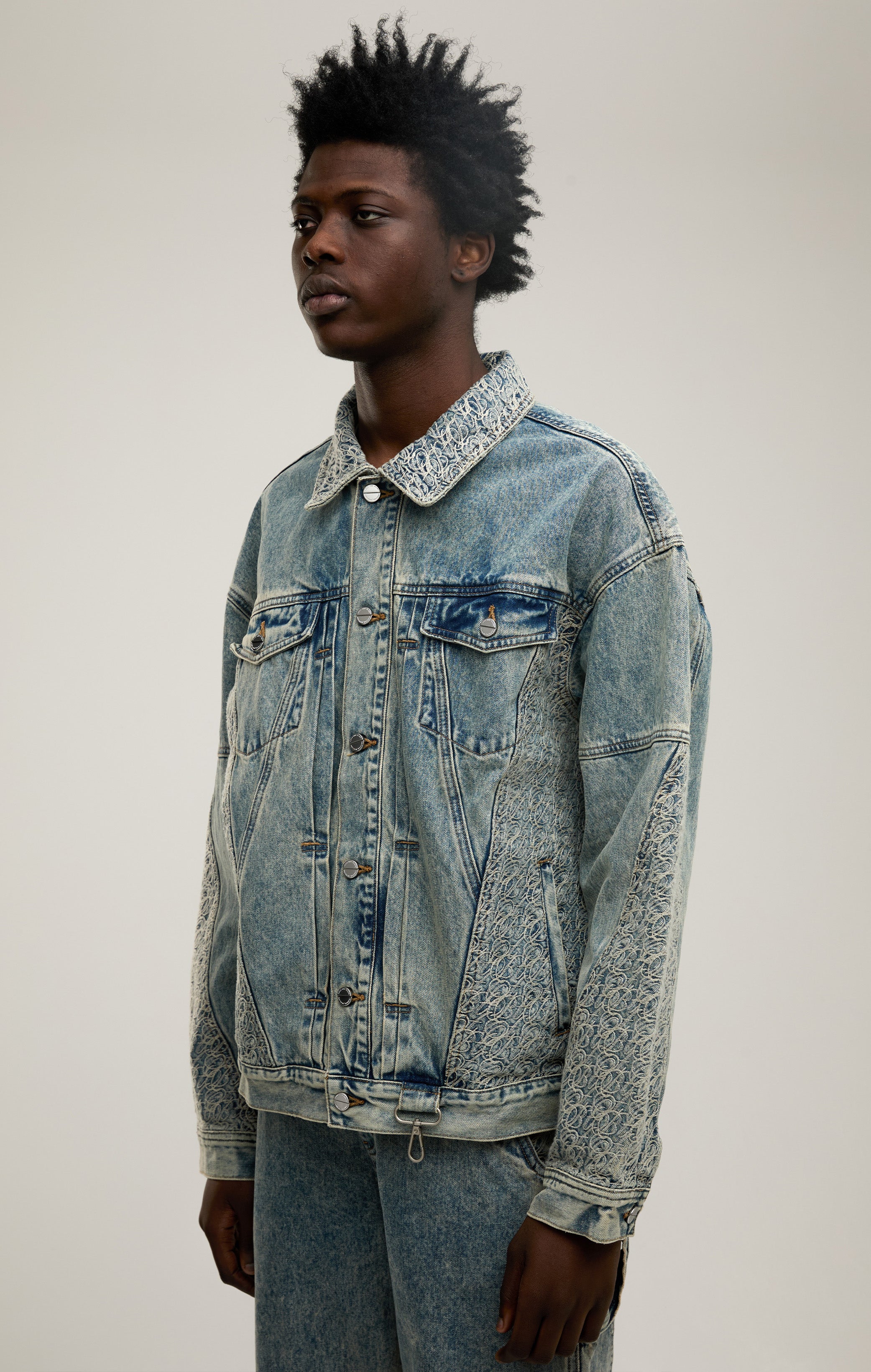 SIGNATURE STITCH DENIM JACKET