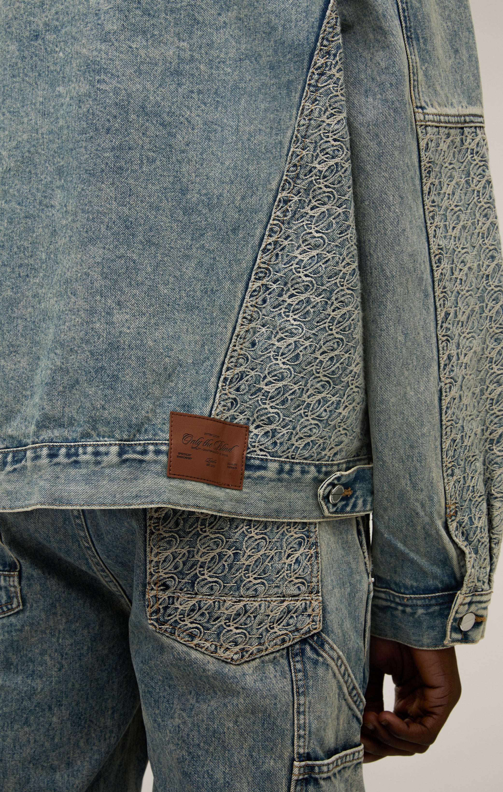 SIGNATURE STITCH DENIM JACKET