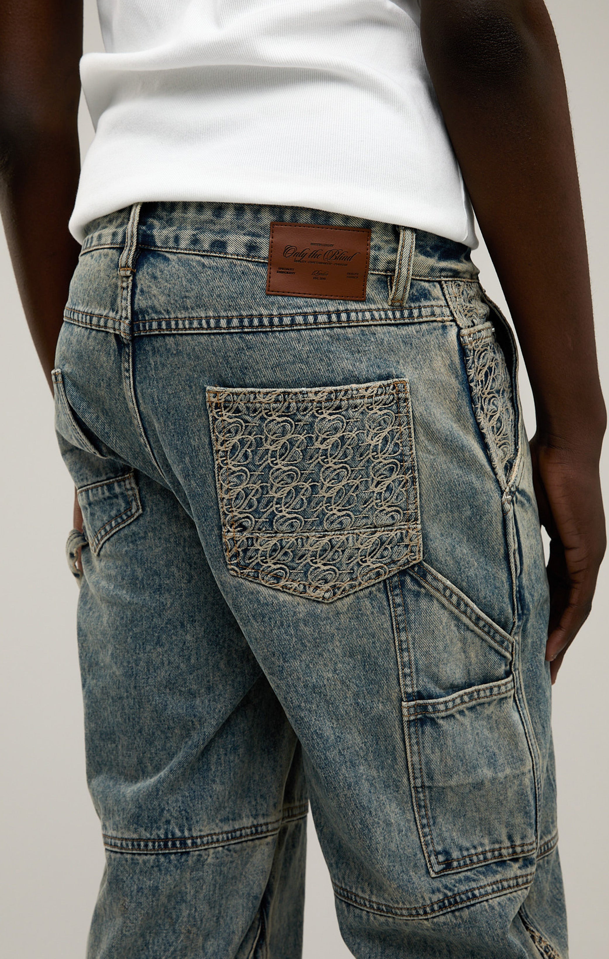 SIGNATURE STITCH DENIM JEANS