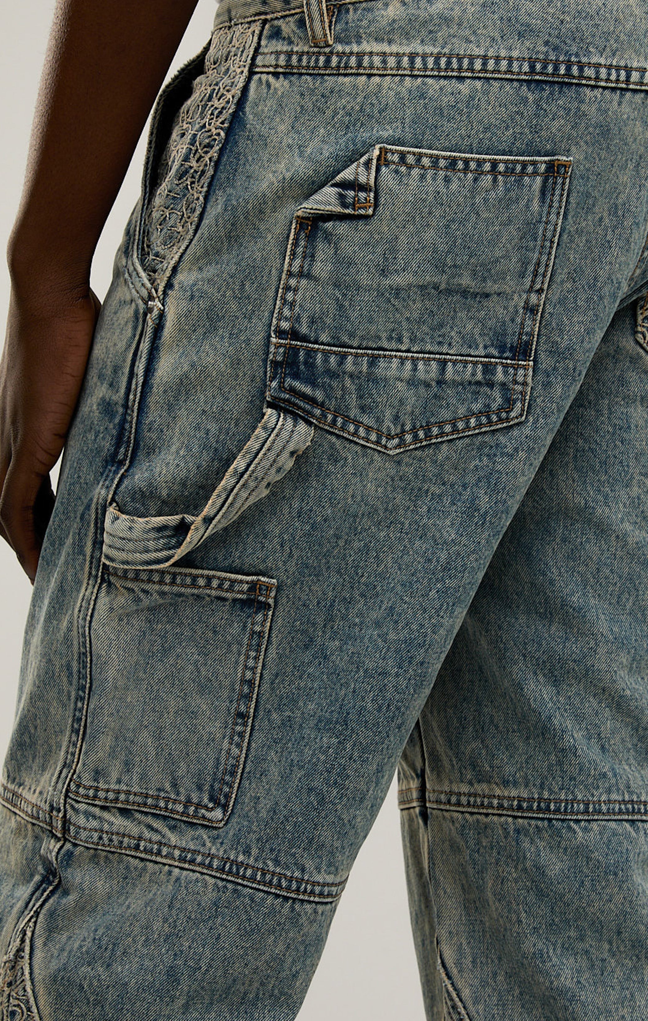 SIGNATURE STITCH DENIM JEANS