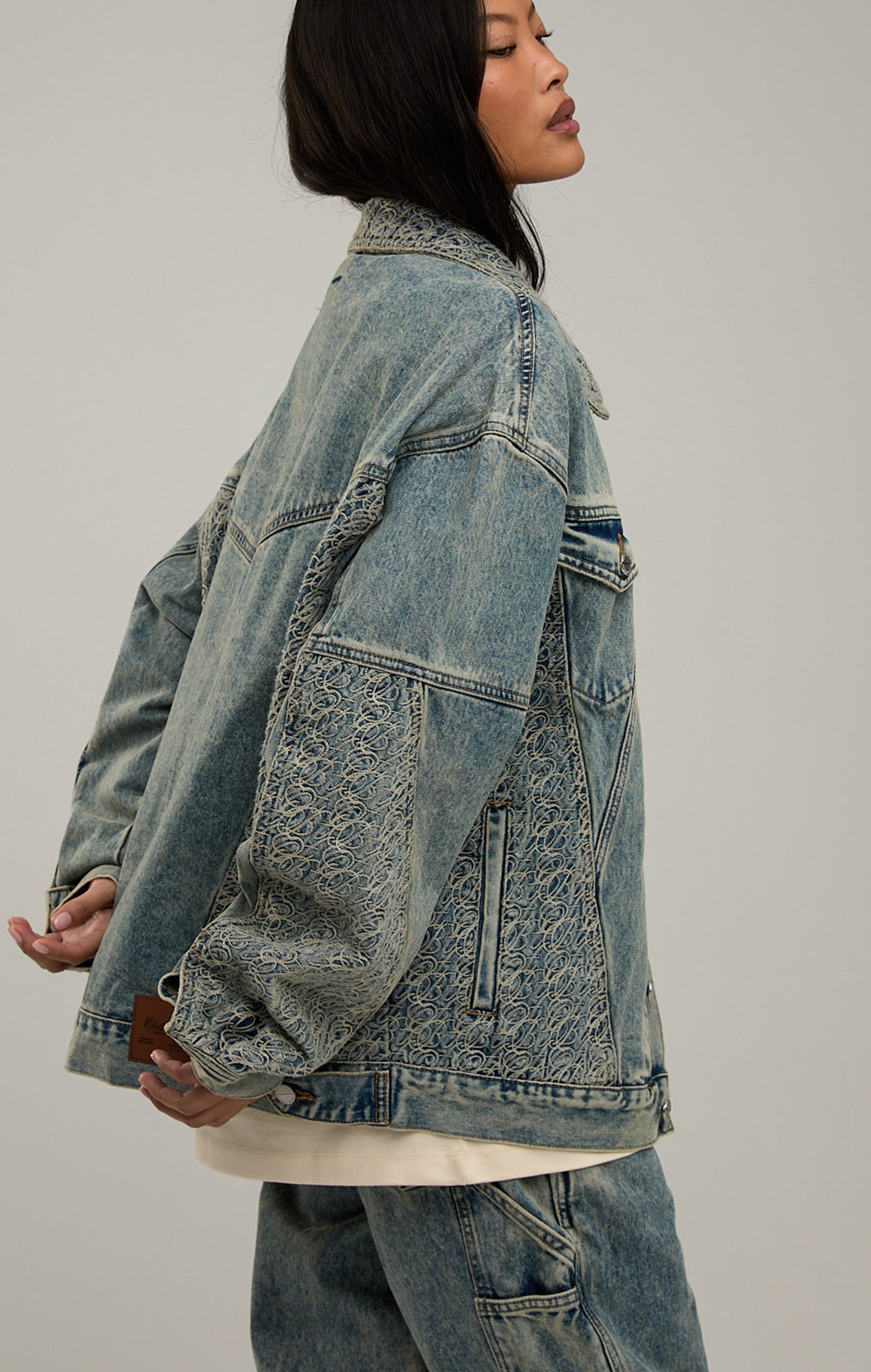 SIGNATURE STITCH DENIM JACKET